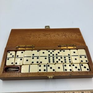Vintage, cribbage and domino set wood case 28 tiles six pins